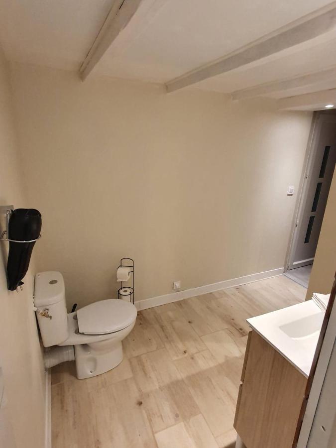 Logement Chaleureux Avec Parking Gratuit Oyre Luaran gambar