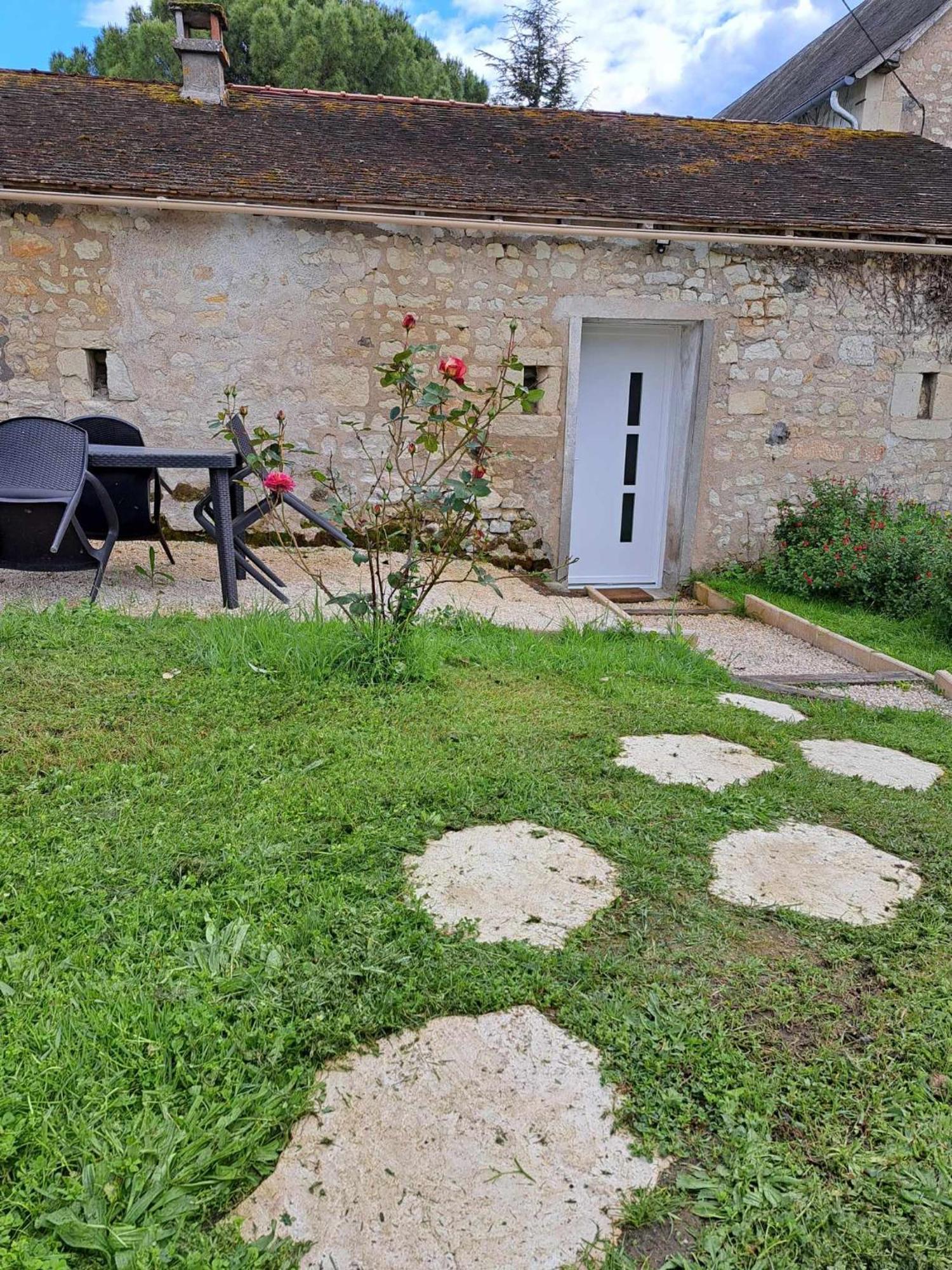 Logement Chaleureux Avec Parking Gratuit Oyre Luaran gambar